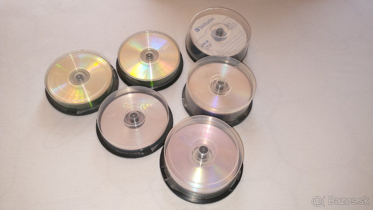 Predám prázdne CD/DVD/Blu-Ray médiá v cake-boxoch. 90 diskov