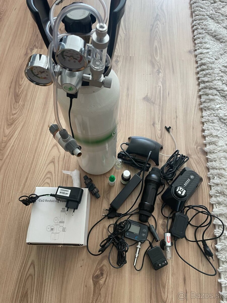 Predám 2x CO2 5l,2l, regulátor a budíky, 2x UV lampa