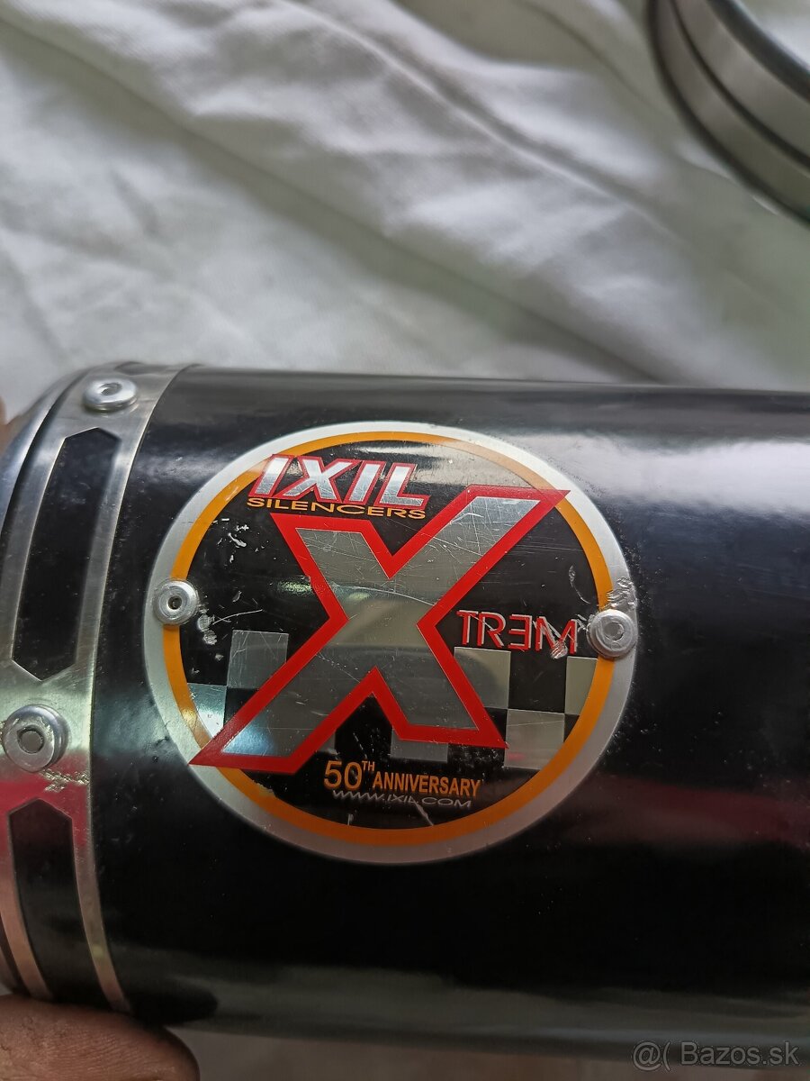 Ladený výfuk ixil