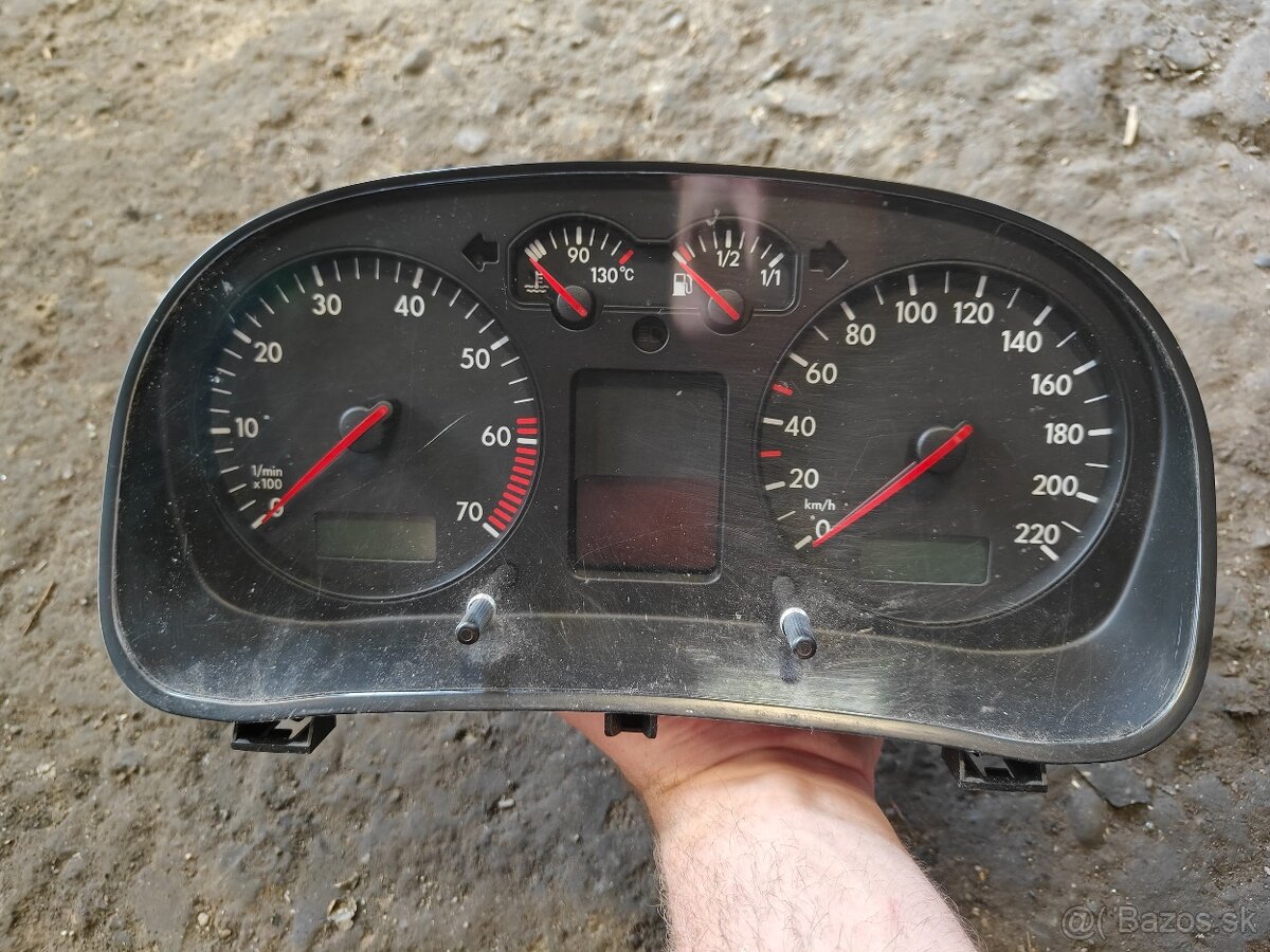 Volkswagen golf 4 benzínové budíky Polodot