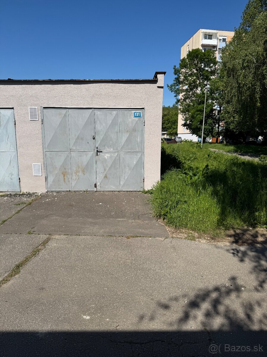 Garaz na sídlisku Váh - Nesporova ulica