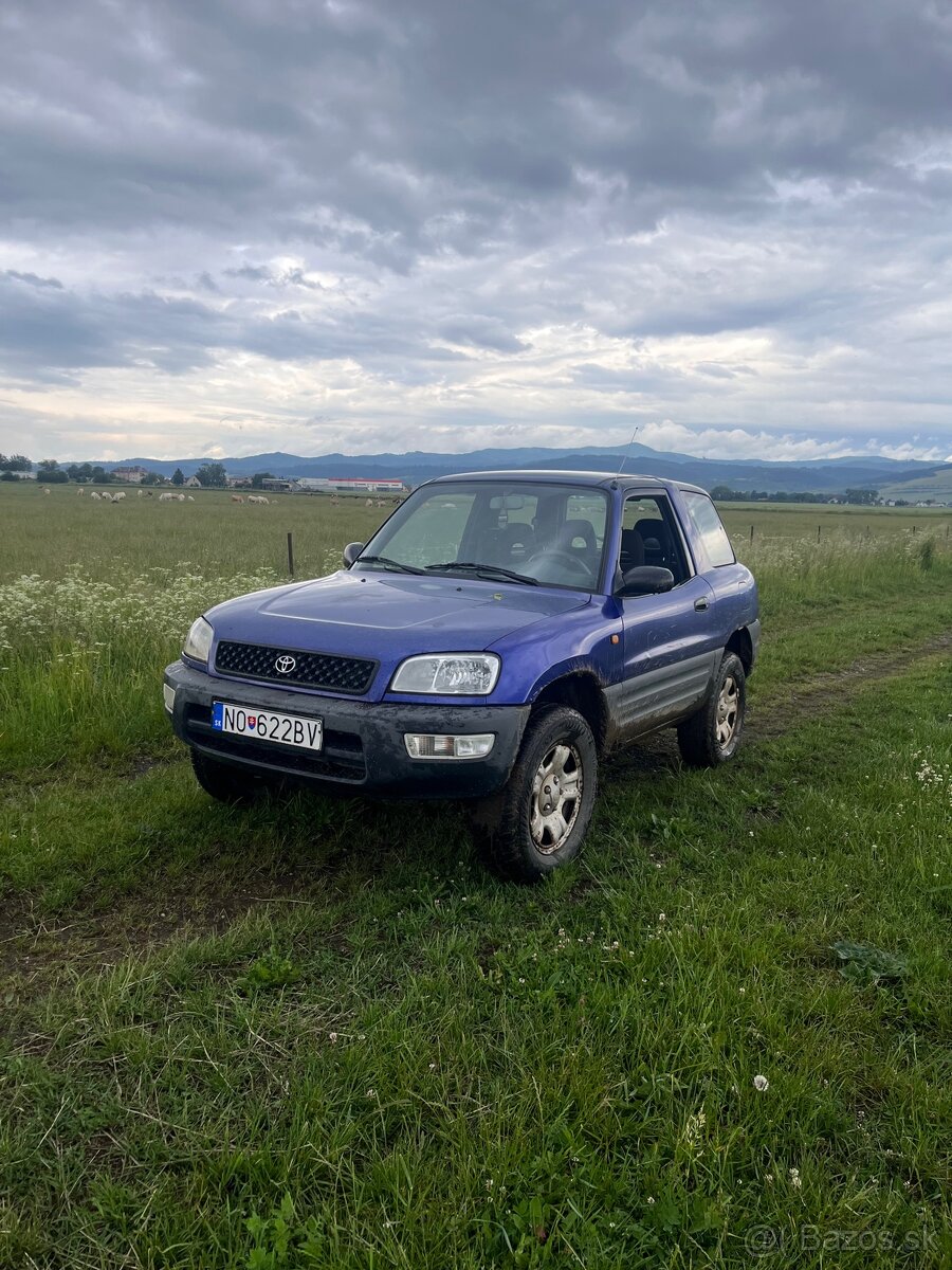 Vozidlo Toyota rav4