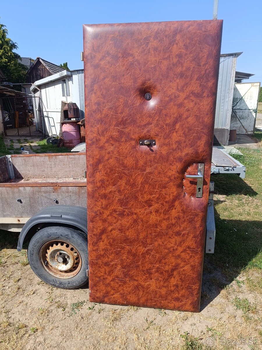 Vchodové dvere 80L