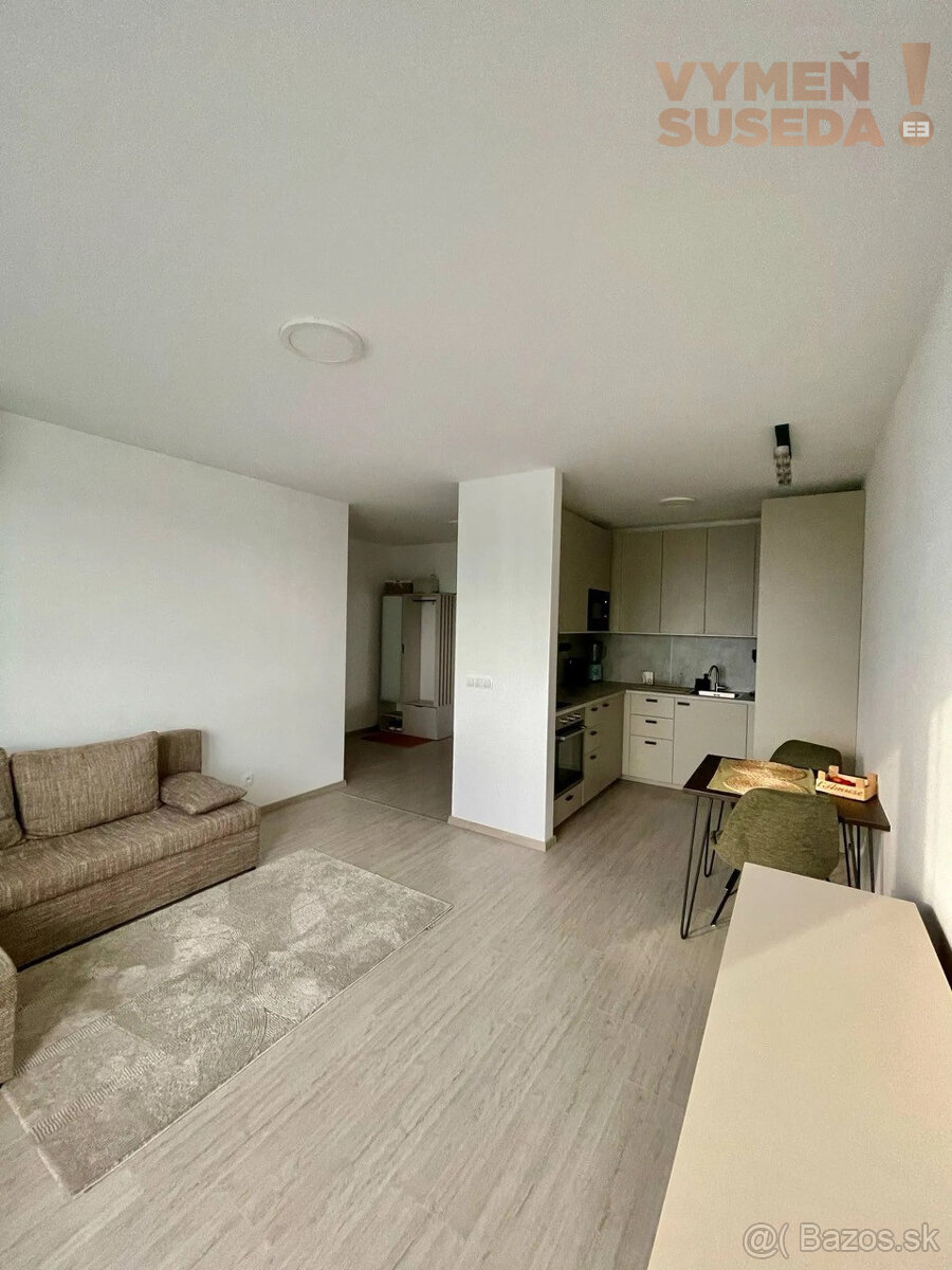 VYMEŇ SUSEDA – VÝNIMOČNÝ 2 IZB. ZARIADENÝ BYT S BALKÓNOM, I