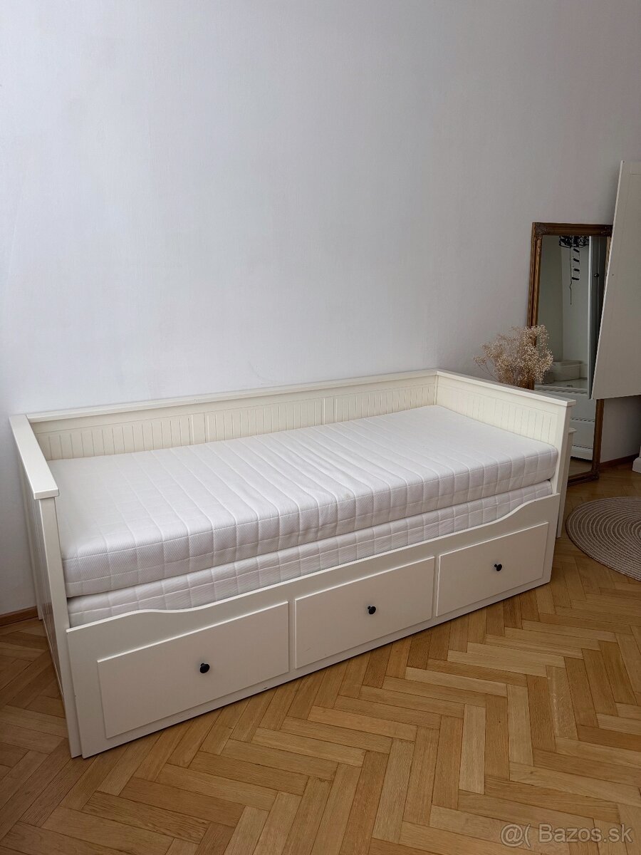 Biela rozkladacia posteľ Hemnes z Ikea na predaj