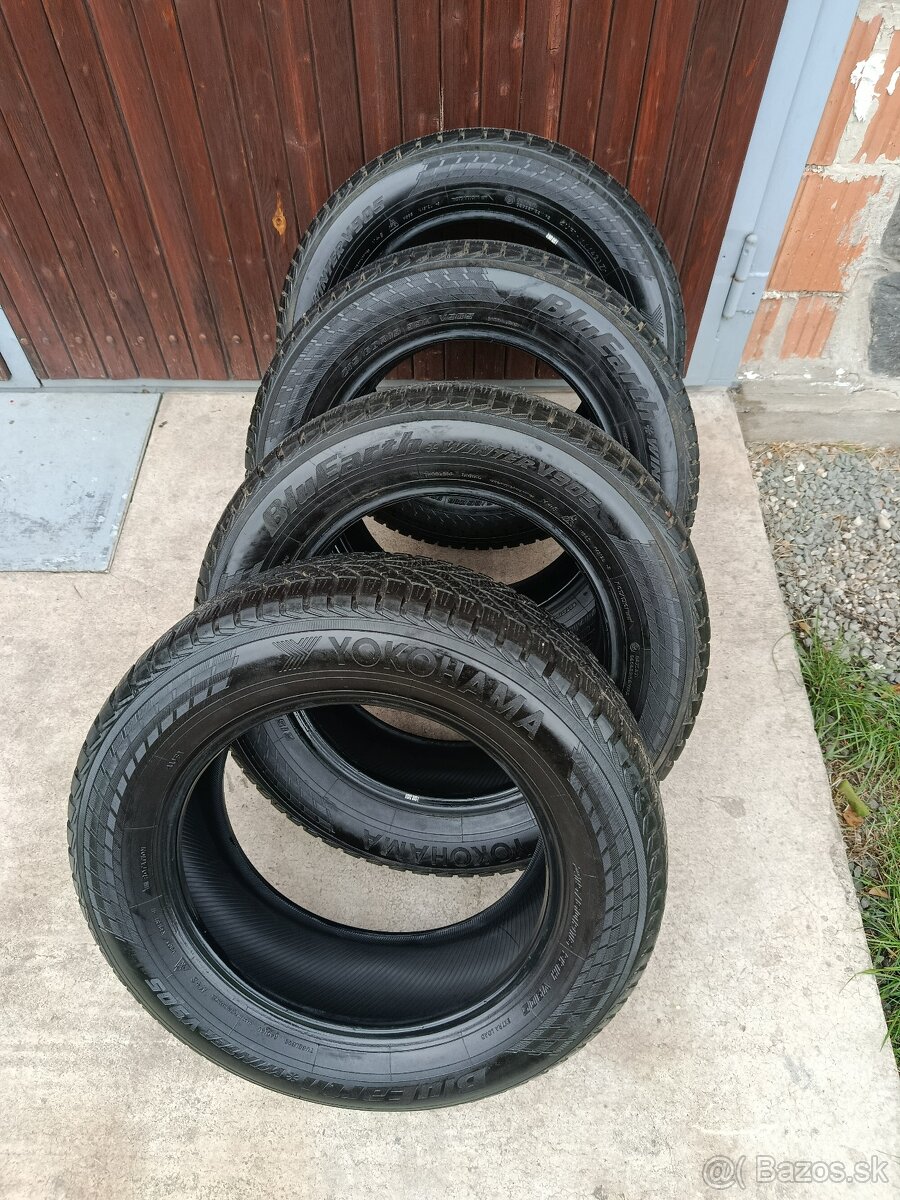 Yokohama Zimne pneu 215 / 60R16