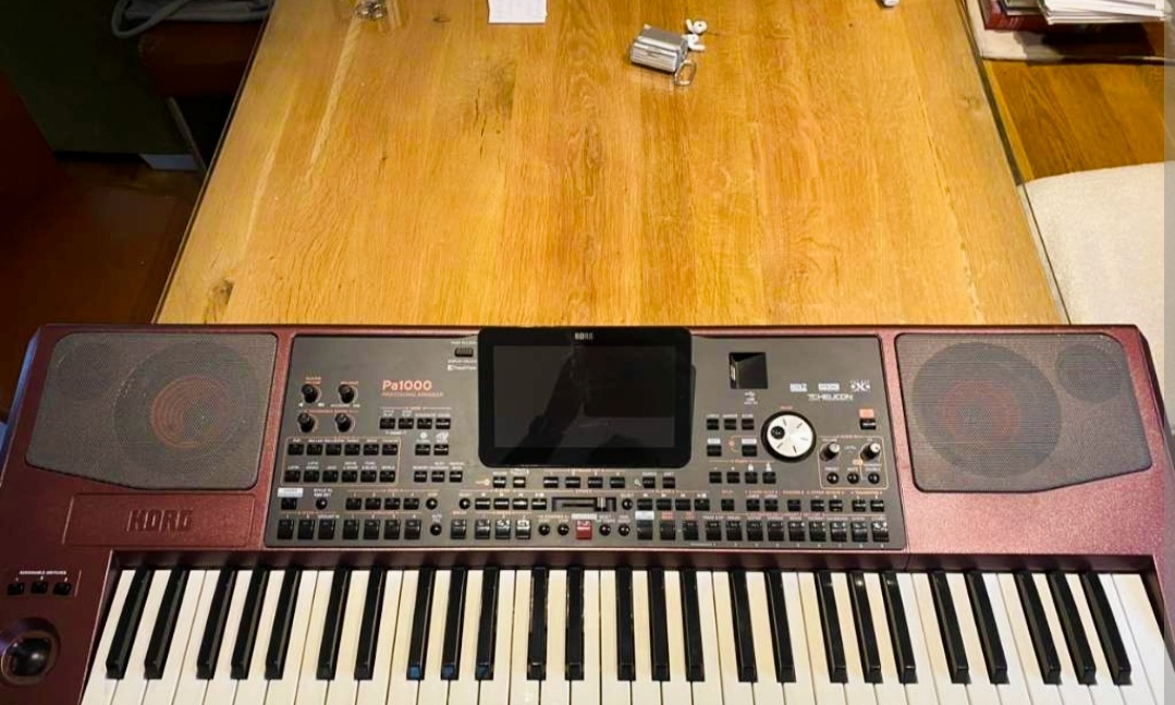 Predám kláves Korg pa 1000 veľmi dobrom stave bolo hrane na