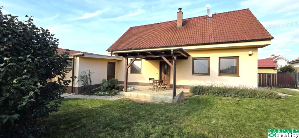 Na predaj zánovný, útulný rodinný dom, Šurovce