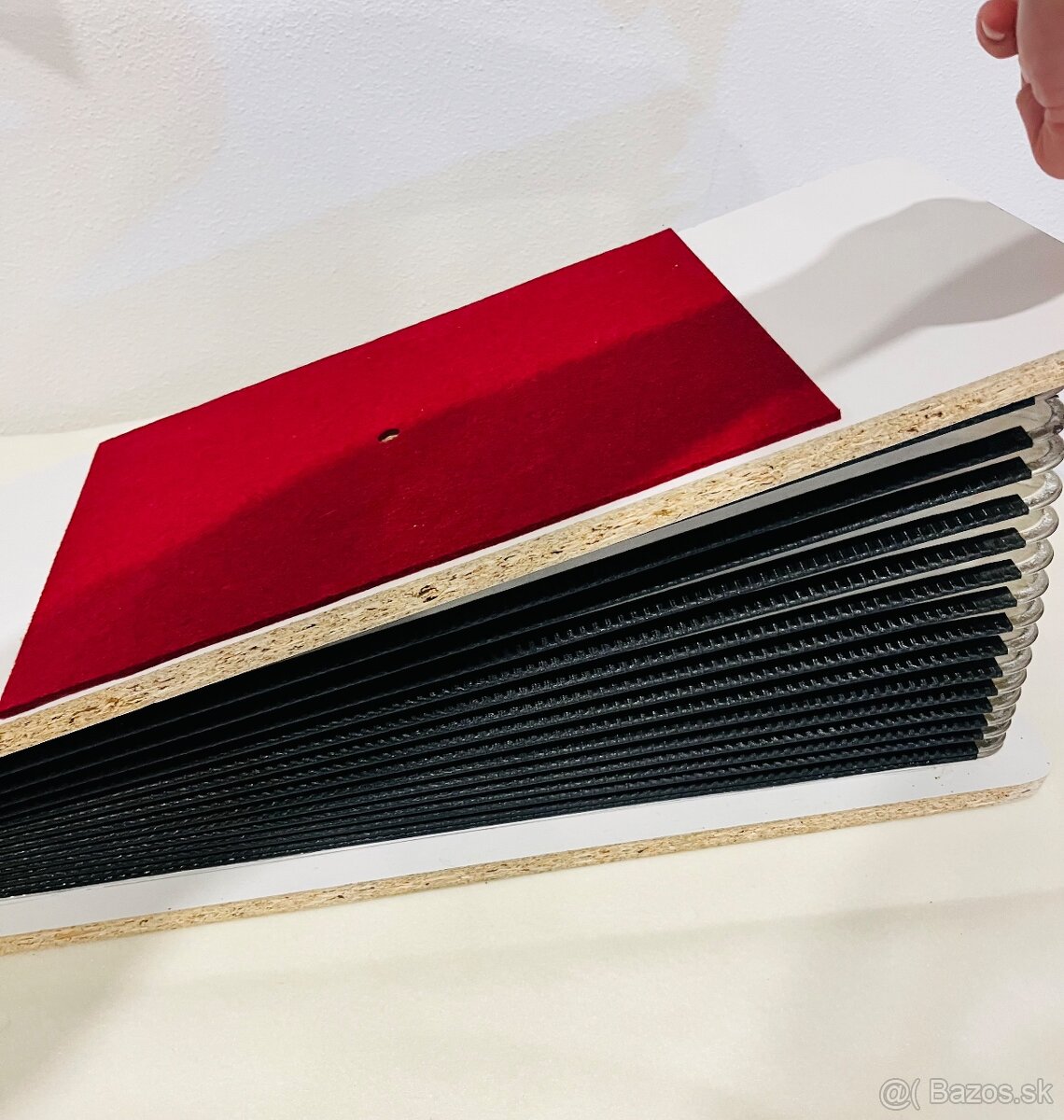 Predám ladiaci stolík/ BOX na ladenie akordeónov a heligonie