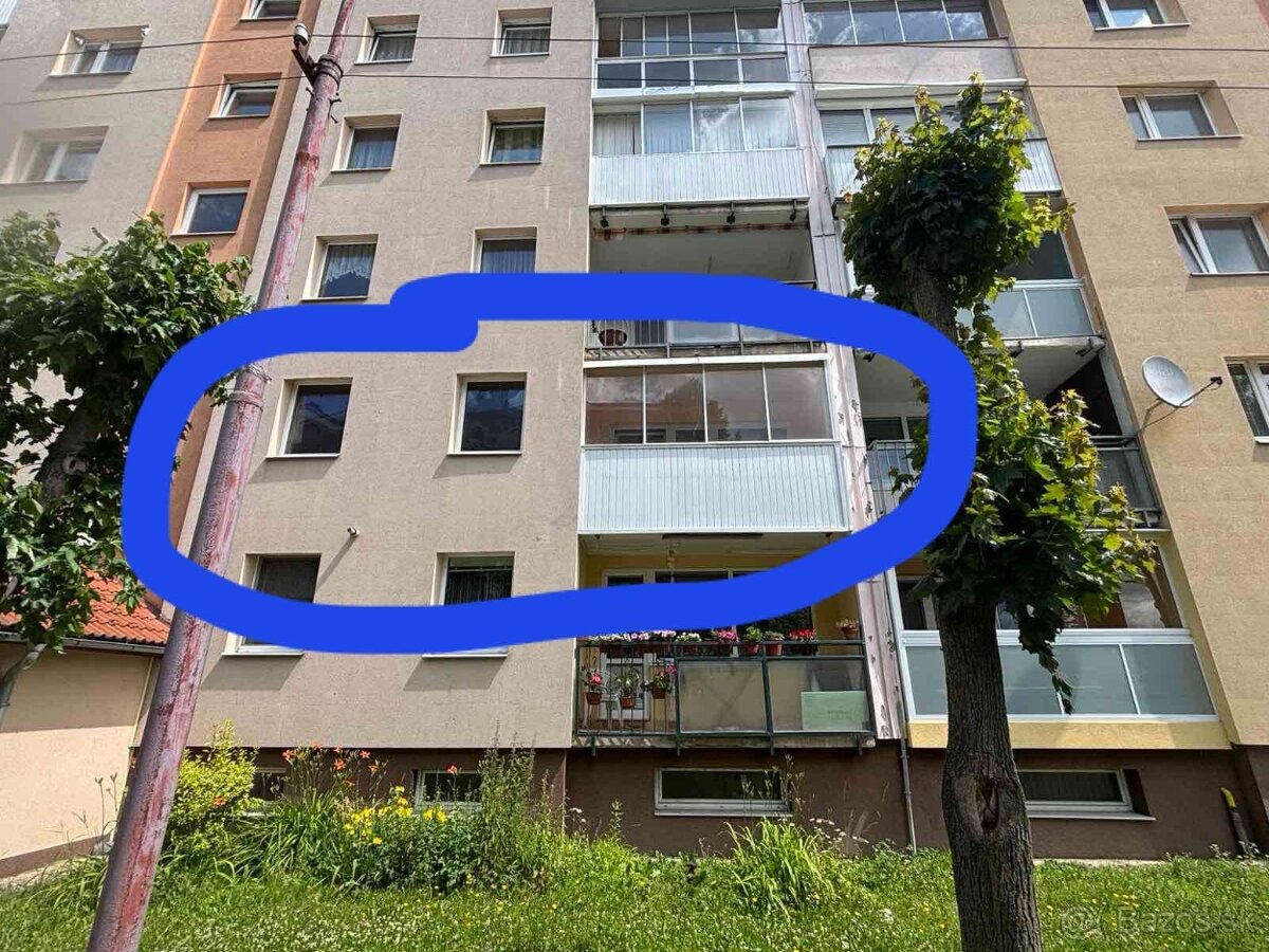 Na predaj 4 a 1/2 izbový byt