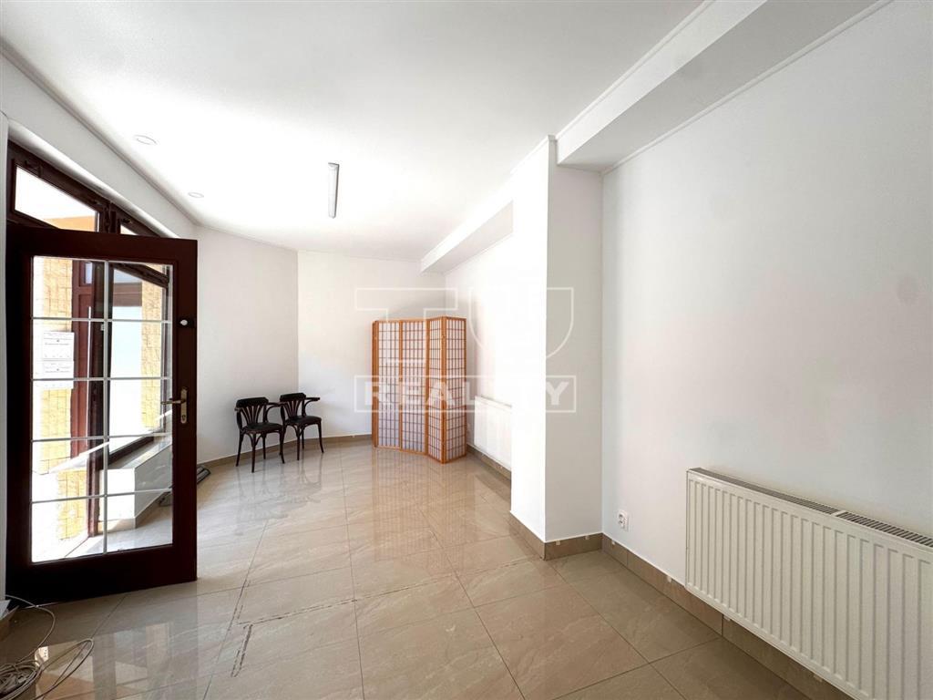 Prenájom viacerých obchodných priestorov – Piešťany, centrum