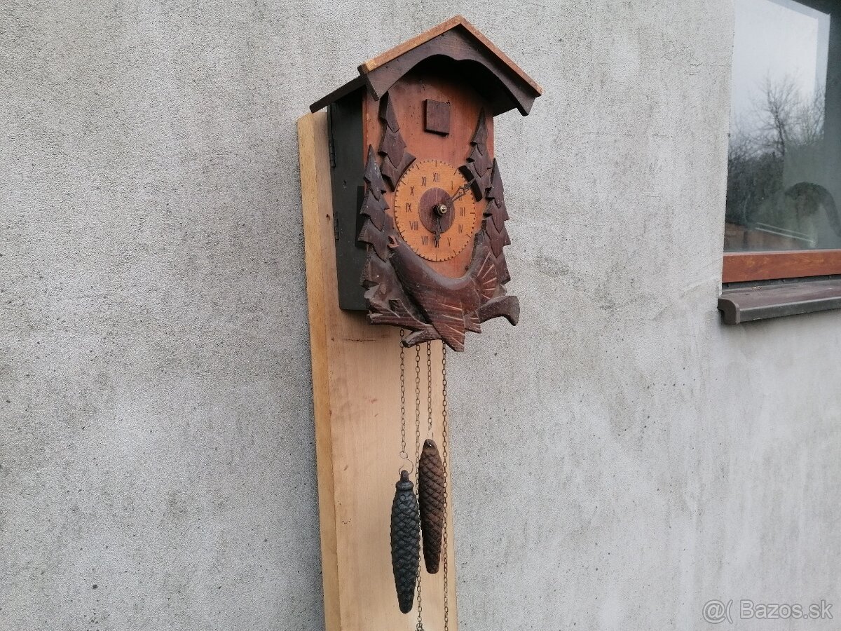 Predám starožitné drevené kukučkové hodiny