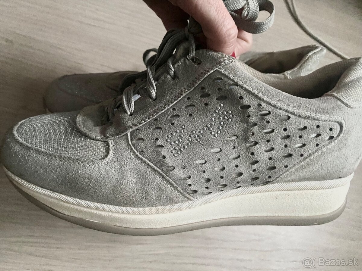 Dámske sivé strieborné tenisky kožené