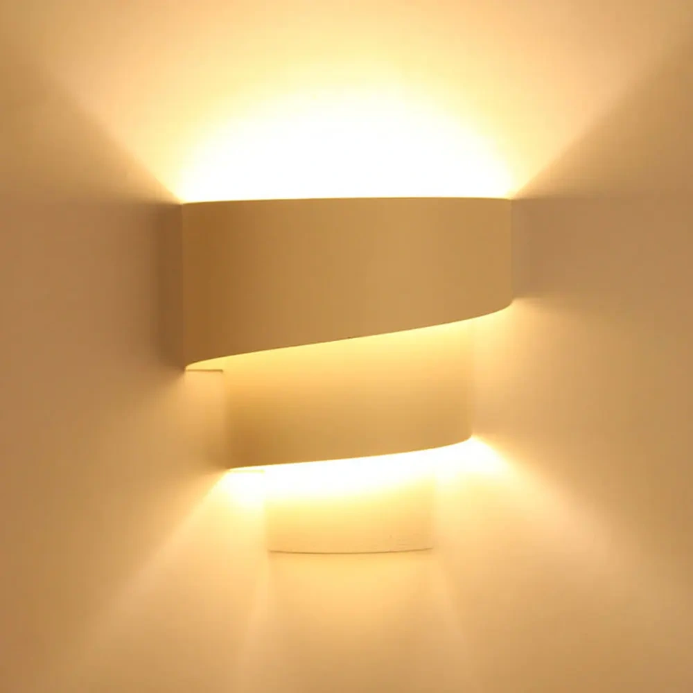 Moderná nástenná lampa