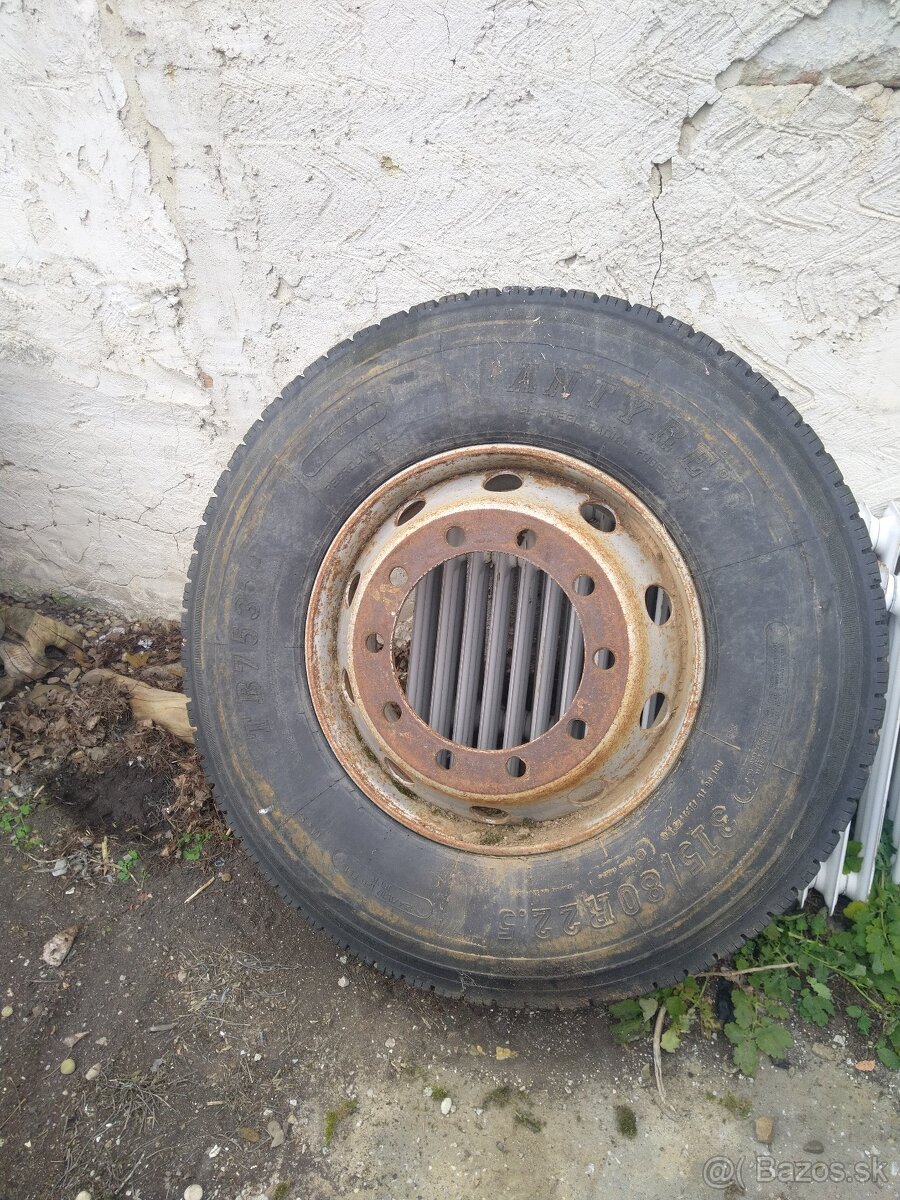 Koleso Tatra 815 pneu 315/80 R22,5