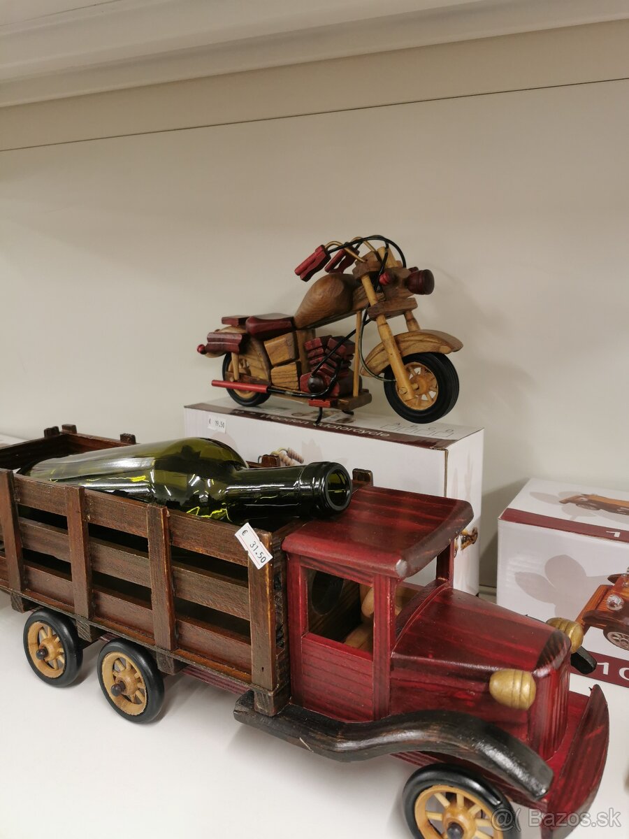 Drevené modely áut a motoriek