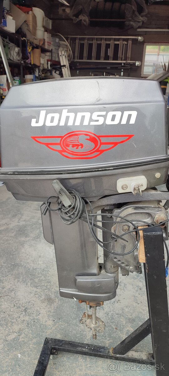 Lodný motor
