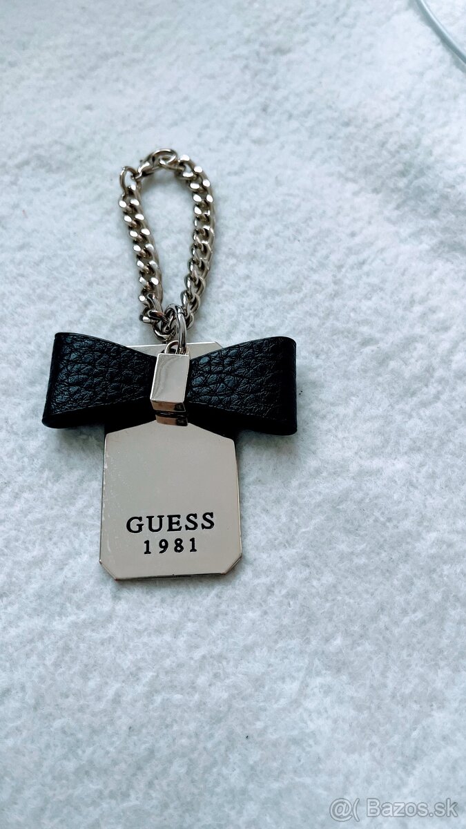 Guess prívesok