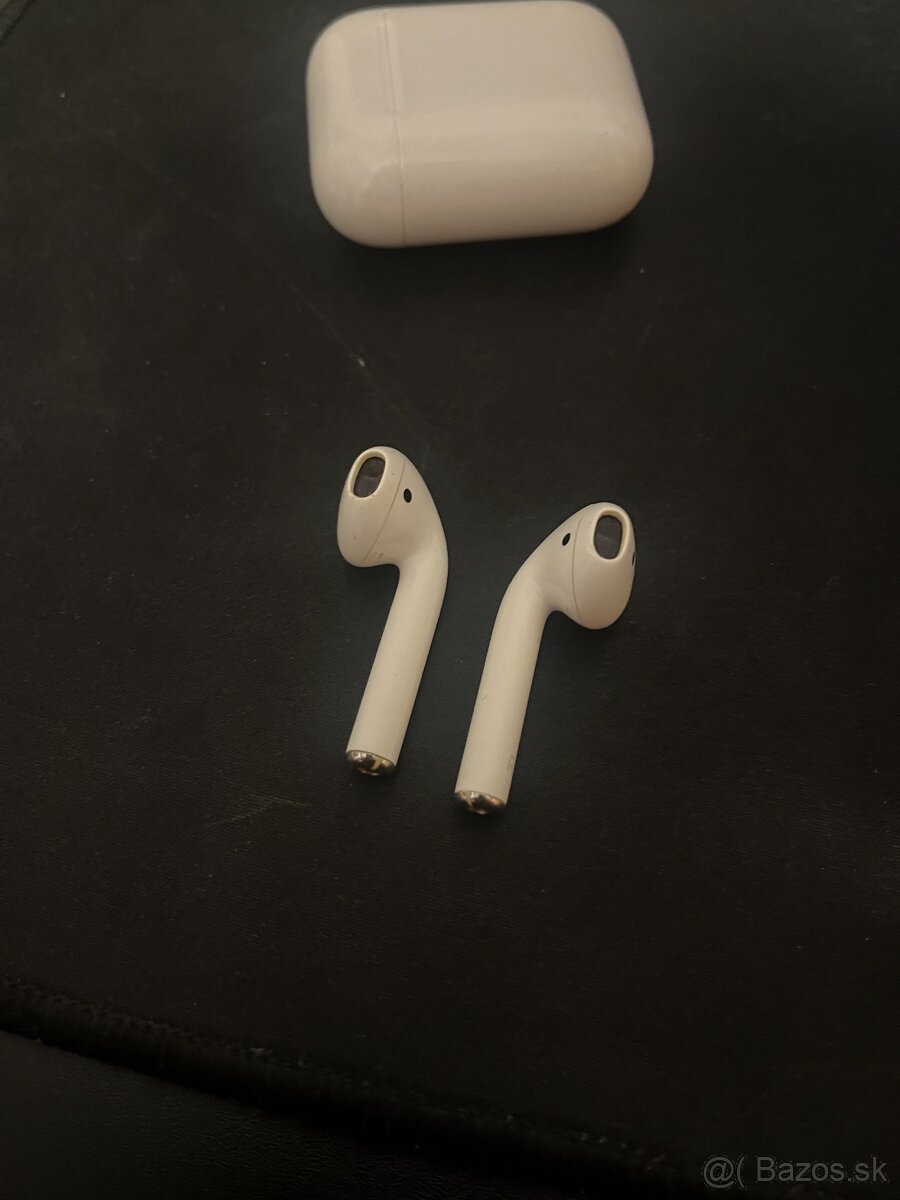 AirPods 1. generácie (2017)