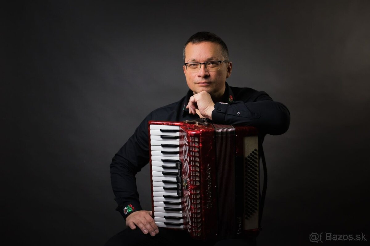 Harmonikár, akordeonista, živá hudba