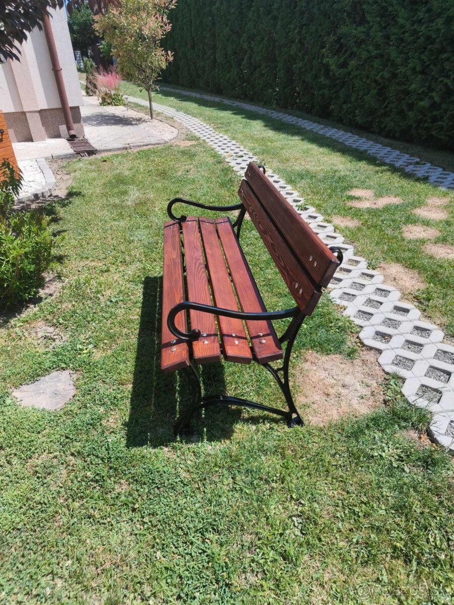 Záhradná lavička