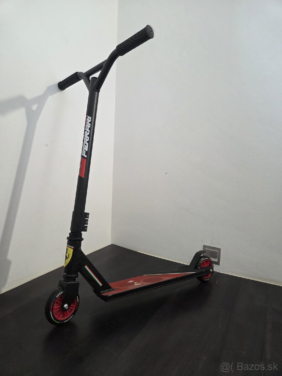 Ferrari freestyle kolobežka