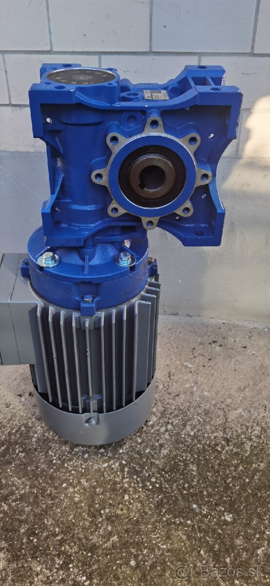 Motor 2,2kw 400V s prevodovkou 36 ot. /min