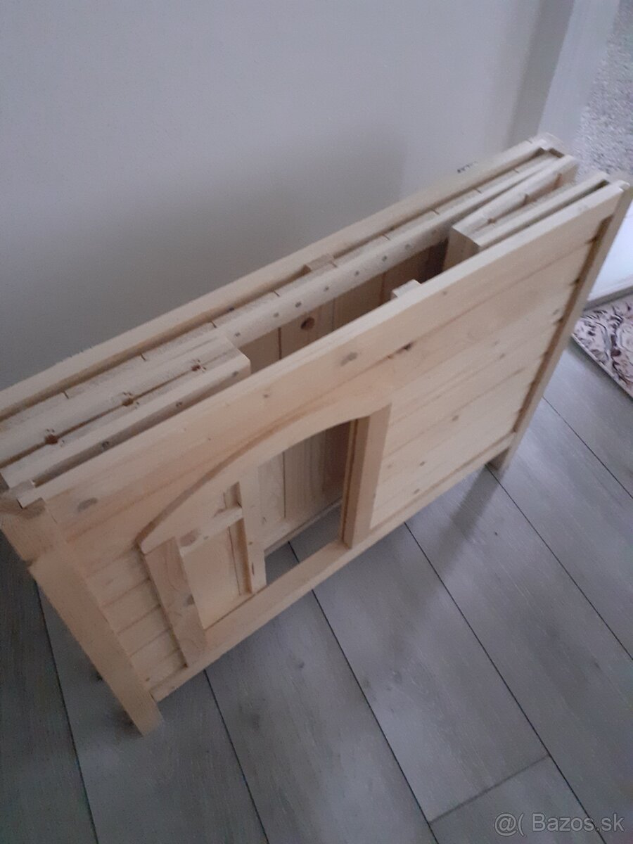 Drevena skladacia buda pre psa