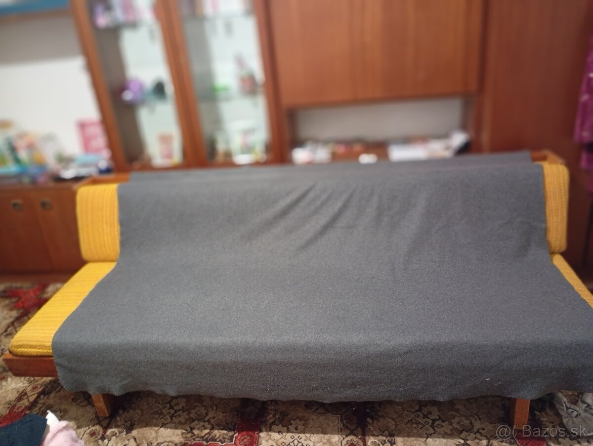 Darujem rozkladací gauč