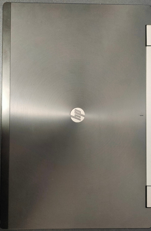 HP Elitebook 8570w + dokovacia stanica (200W adapter)