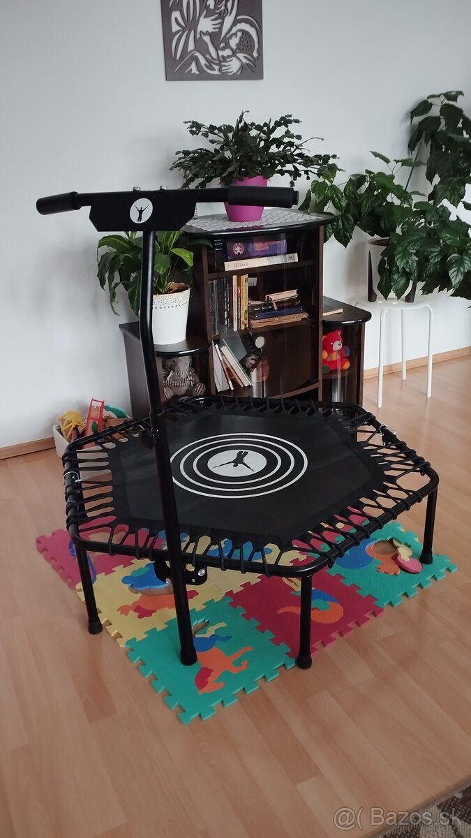 Izbová bezpružinová interiérová trampolína