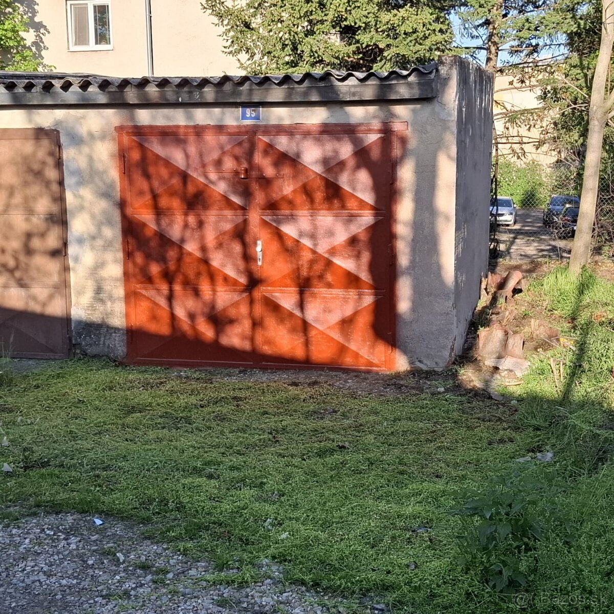 Murovaná garáž