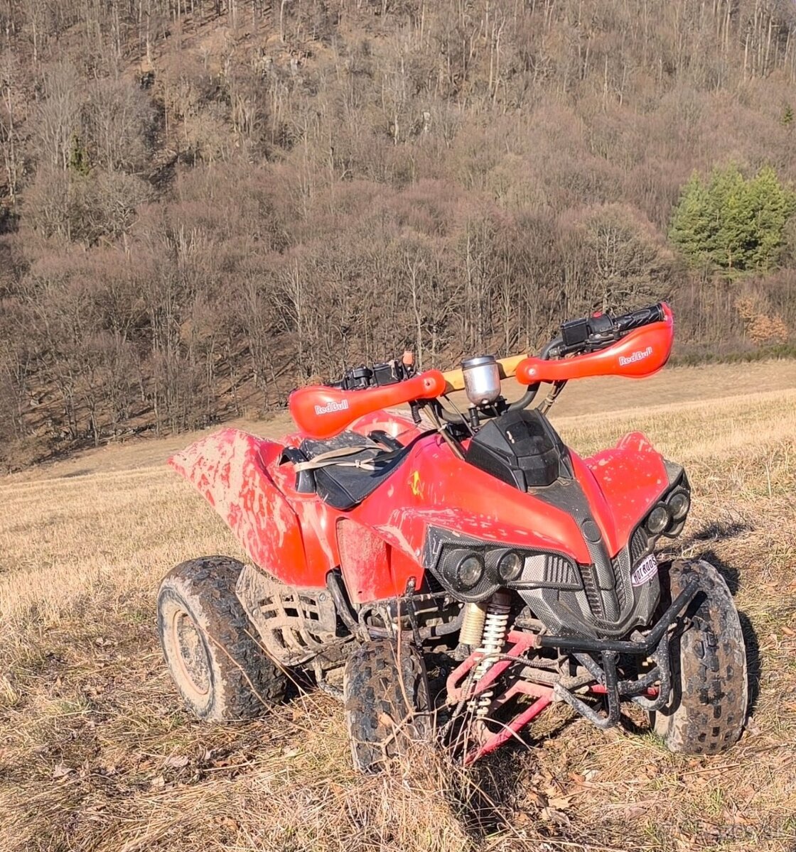Červená štvorkolka