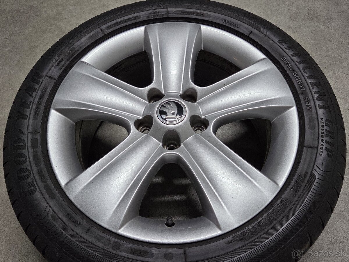 17" ŠKODA + letné 90%