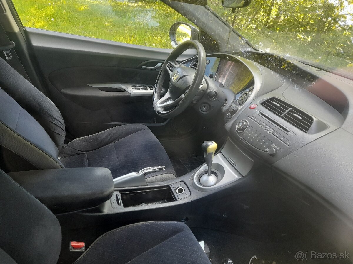 Predam Hondu civic ufo 2.2 cdi
