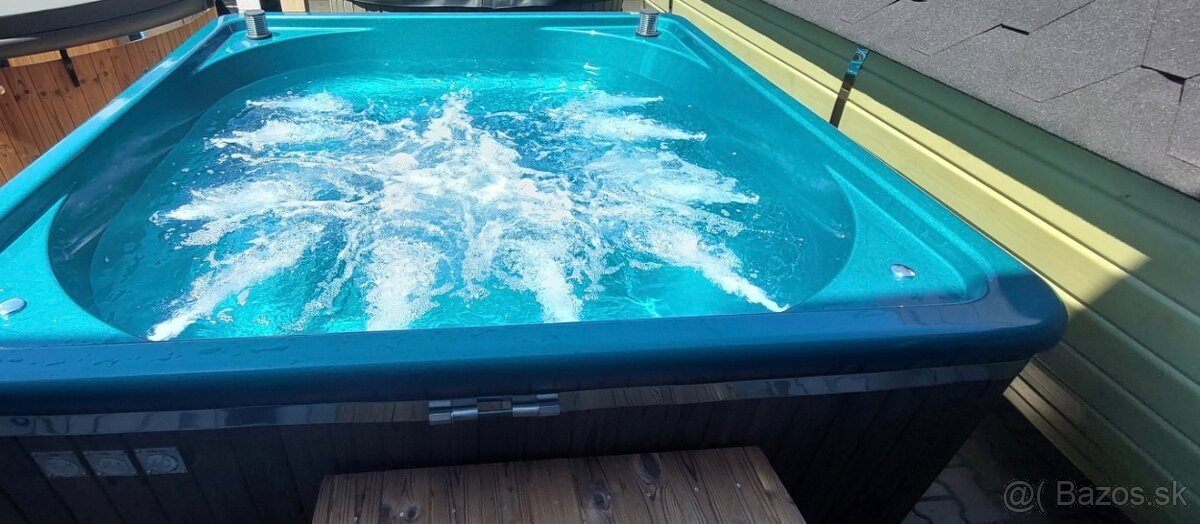 Kúpacia kaďa, jacuzzi, vírivka, záhradná kaďa