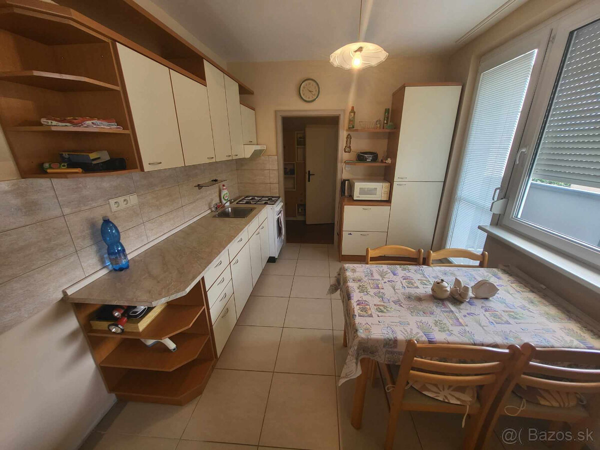 Na prenájom zariadený 3 izbový byt 74 m2 na sídlisku JUH