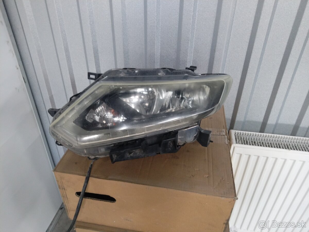 Nissan X trail ľavé svetlo