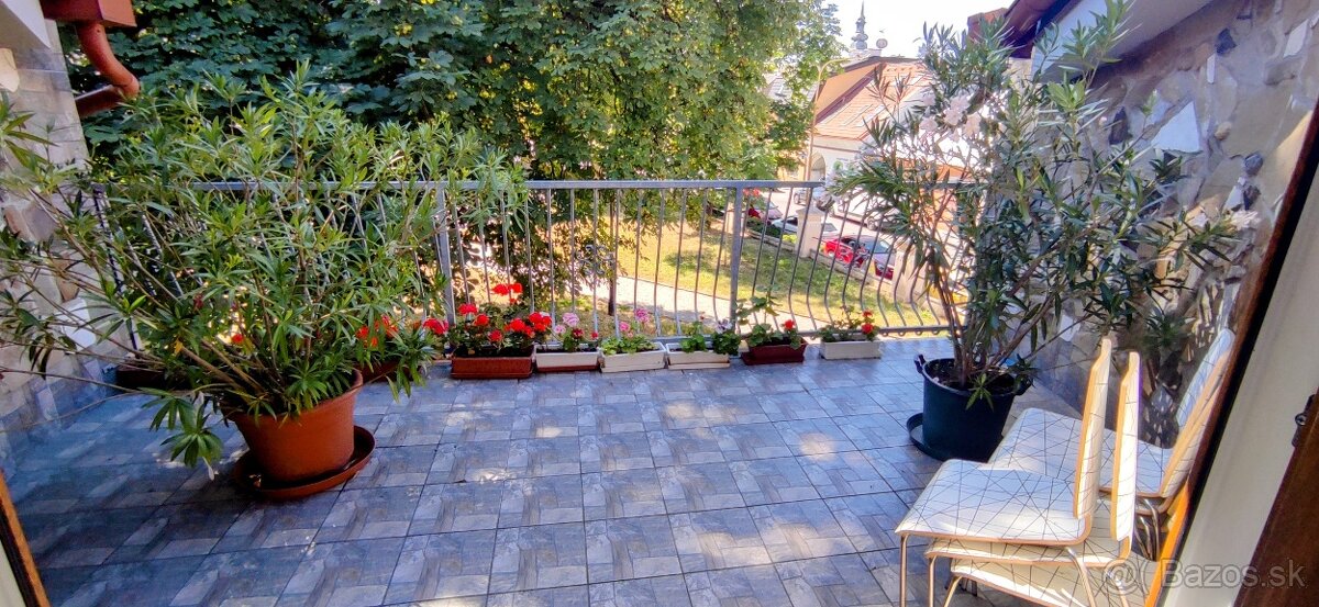 4.izbový novobyt s veľkou terasou v centre mesta - 100 m2