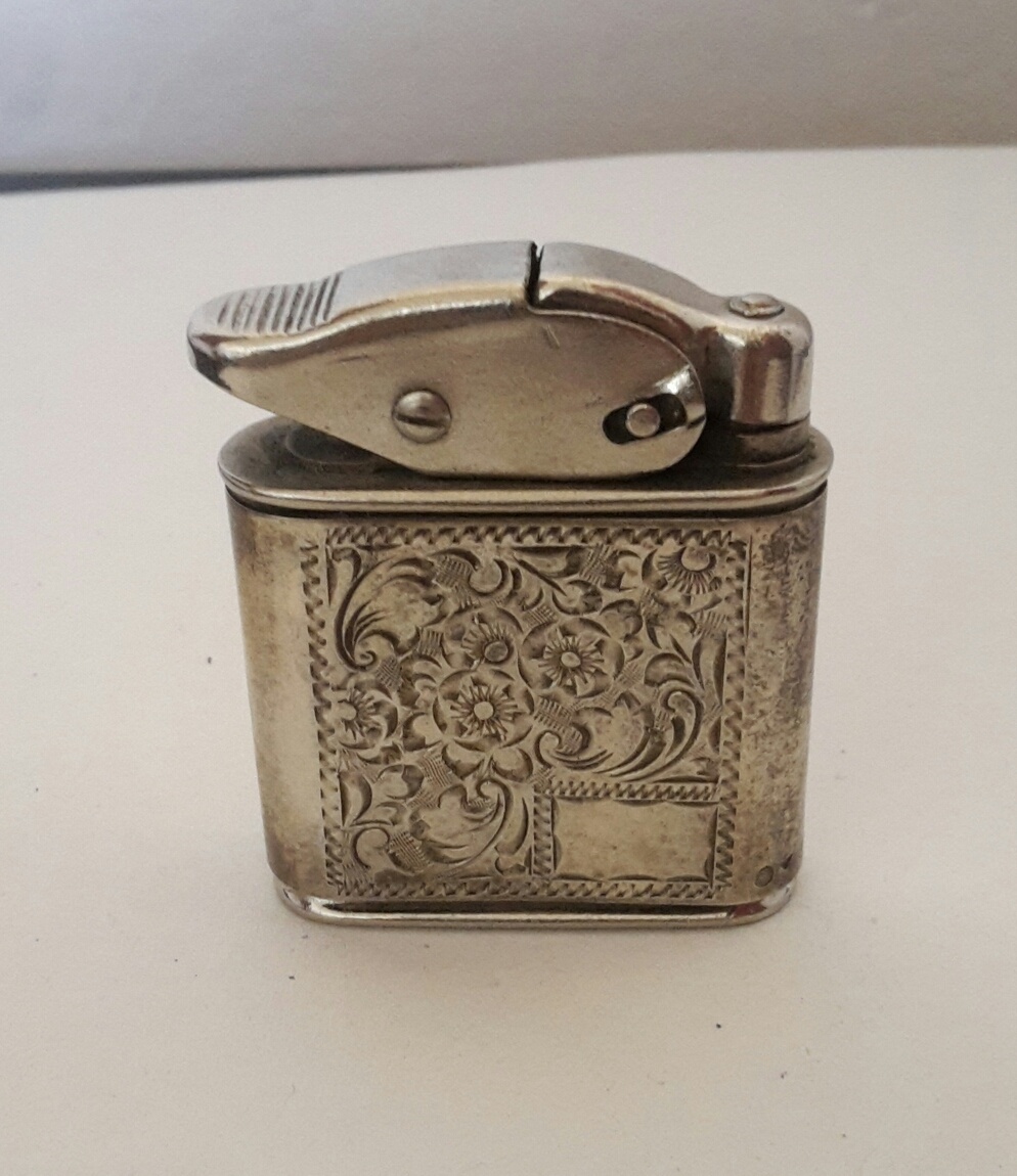 Servis benzinovych zapalovacov.