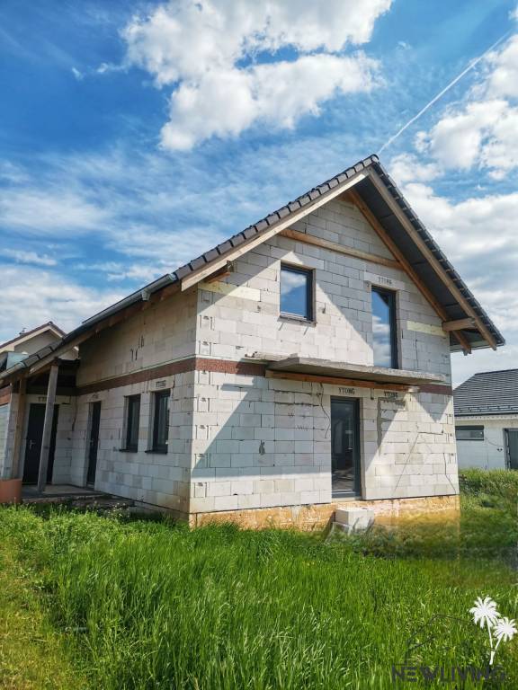 PREDAJ: 4 izbová novostavba, Pečeňady