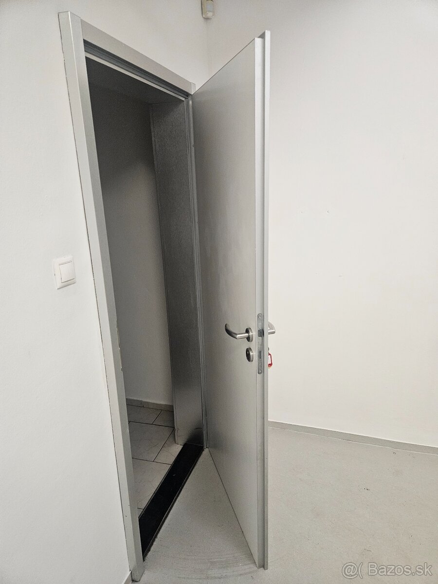 Predam viacero dveri Sapeli