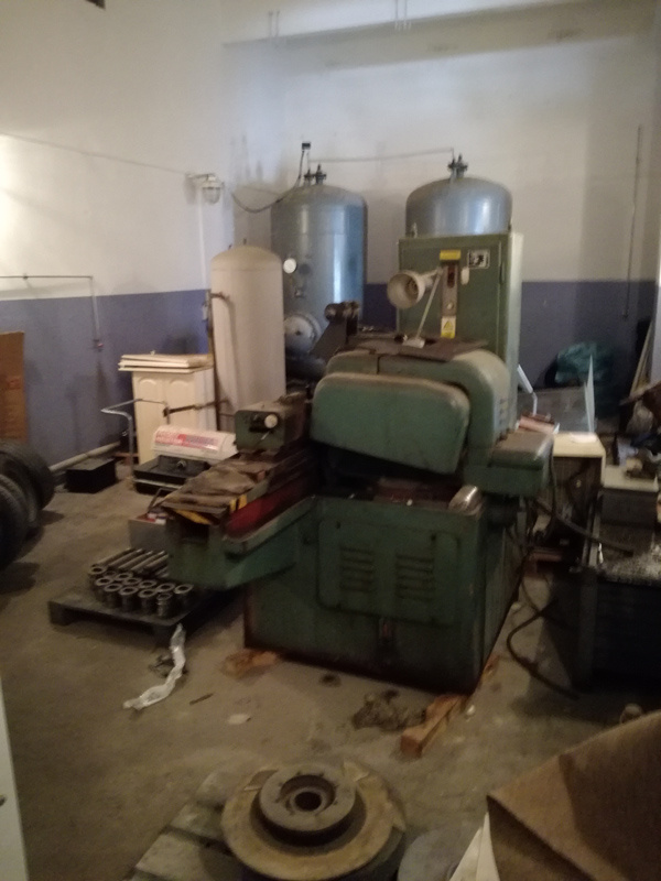 bruska hrotová TOS, typ BU 25 - 1000