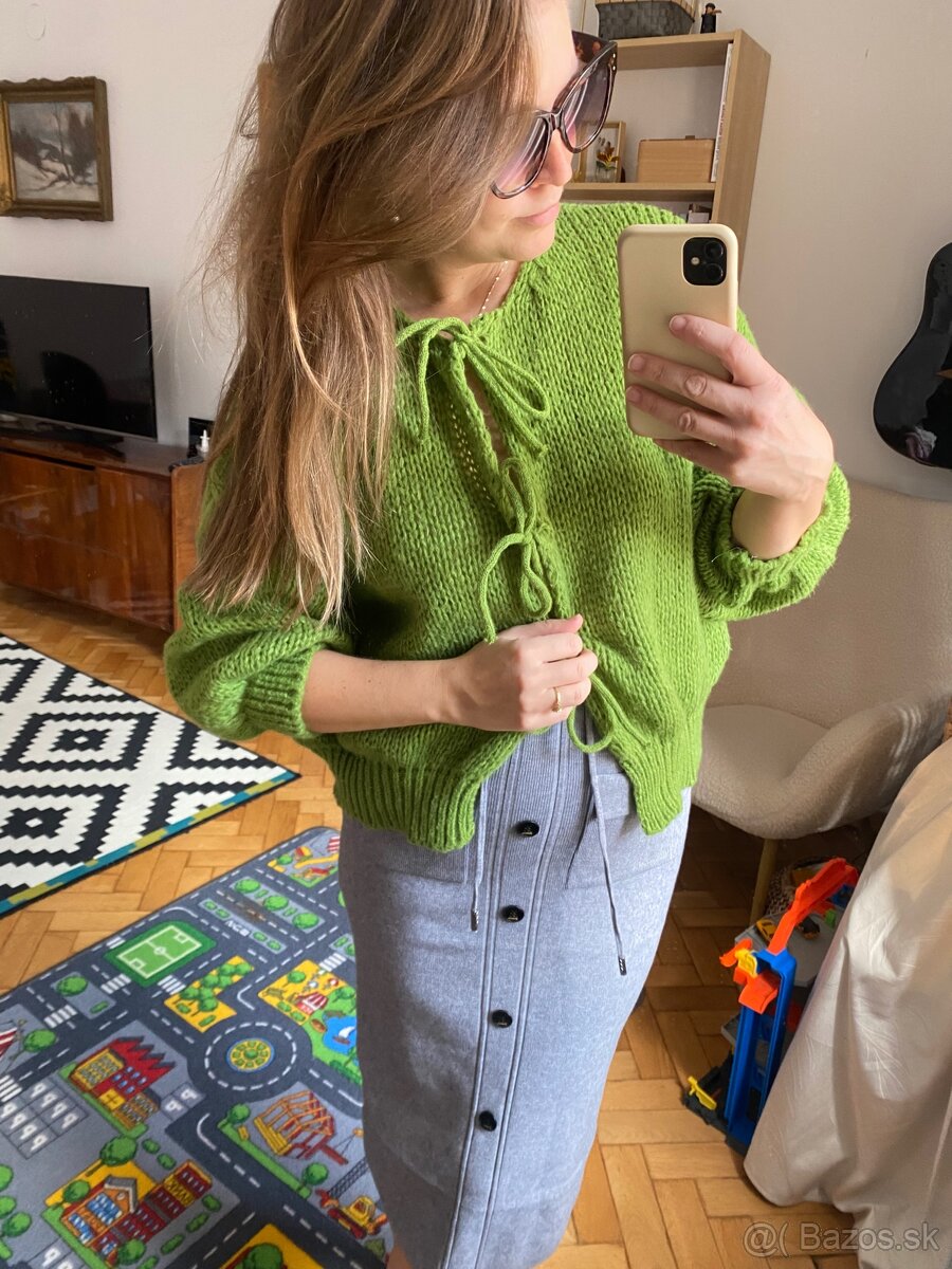 Zelený jarný pulover