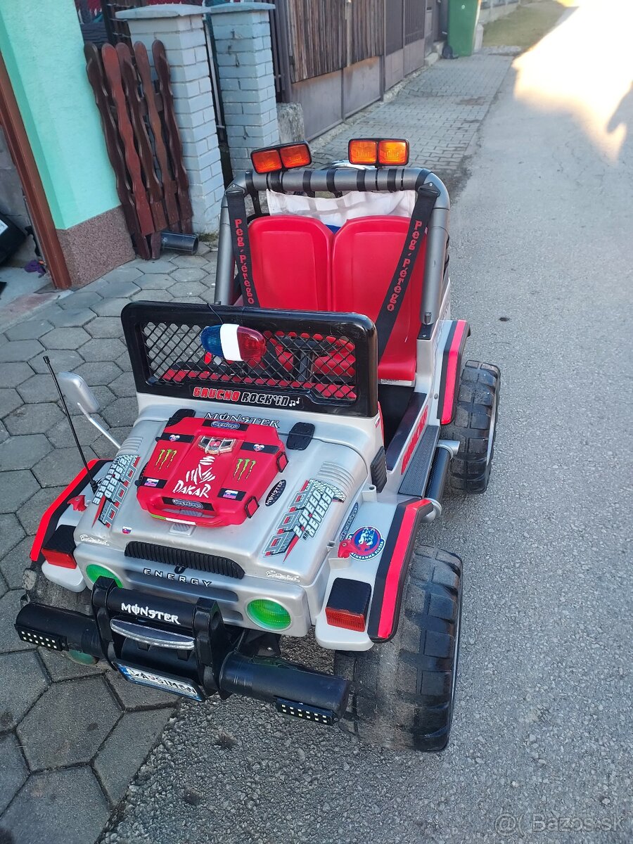 Elektricke autíčko peg perego