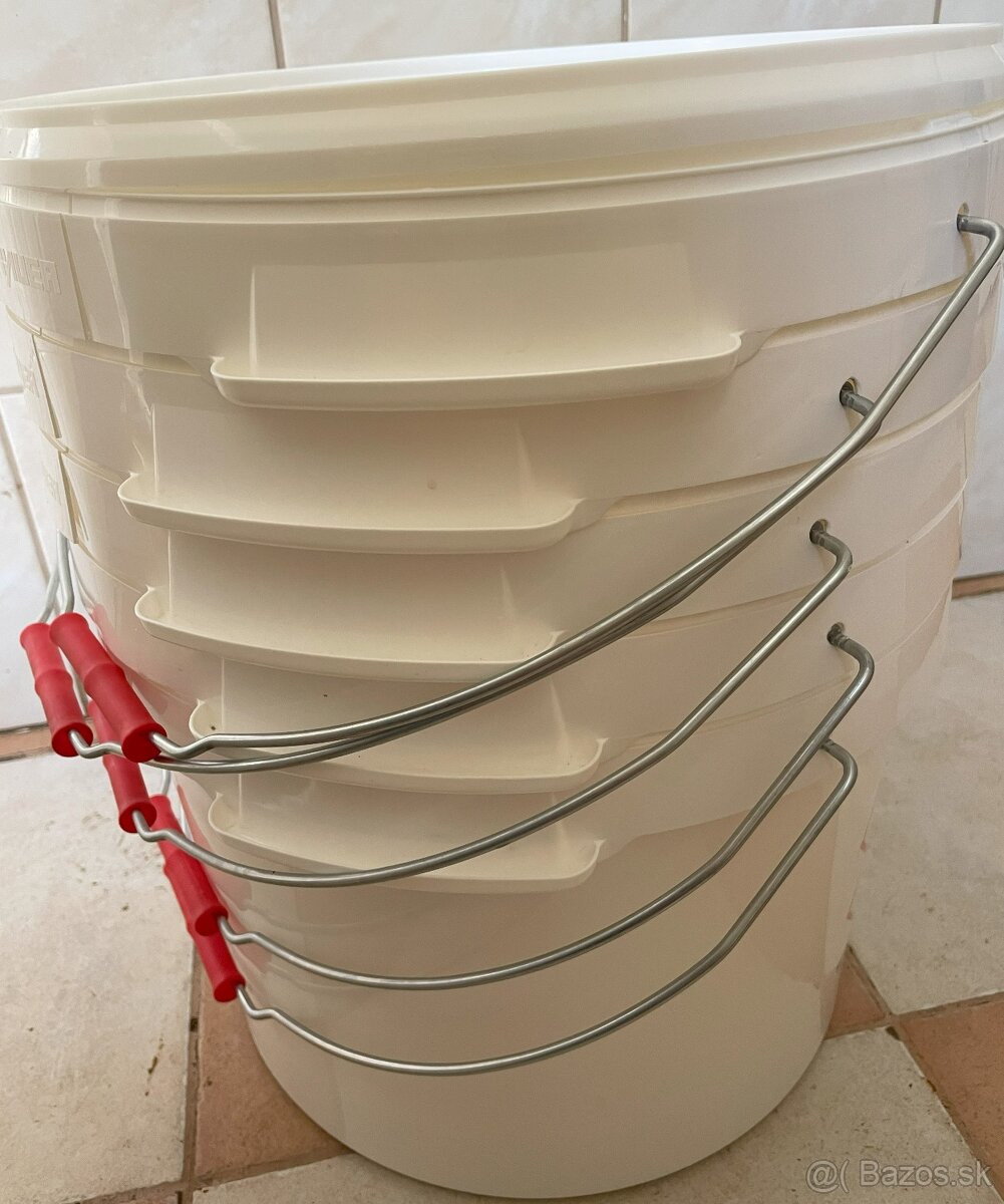 Plastové vedrá 32L/ 25kg