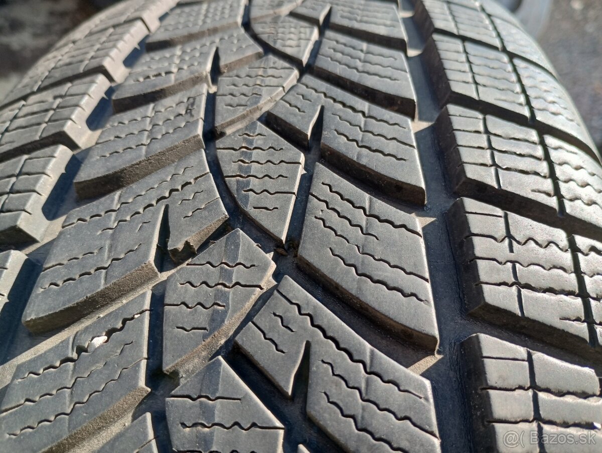 Predam 4ks pneu 215/65/r17 zimne 99V Goodyear