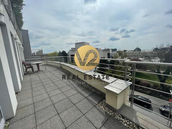 NA PRENÁJOM 2-izbový byt Nitra - centrum, s garážovým státím