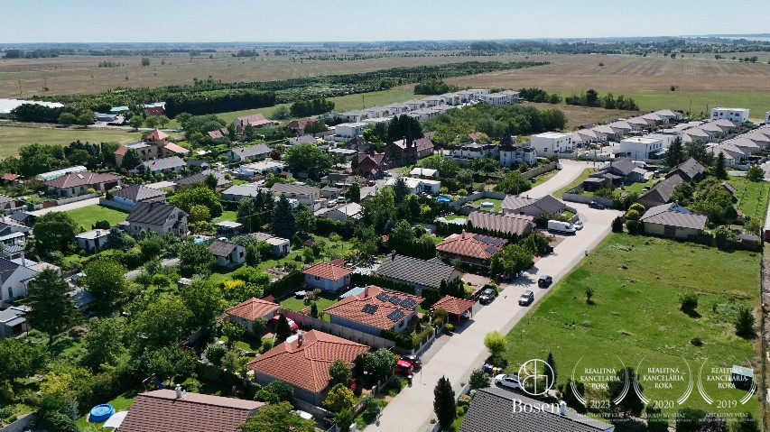BOSEN | Pozemok v tichu vidieka, na skok od Bratislavy, 524