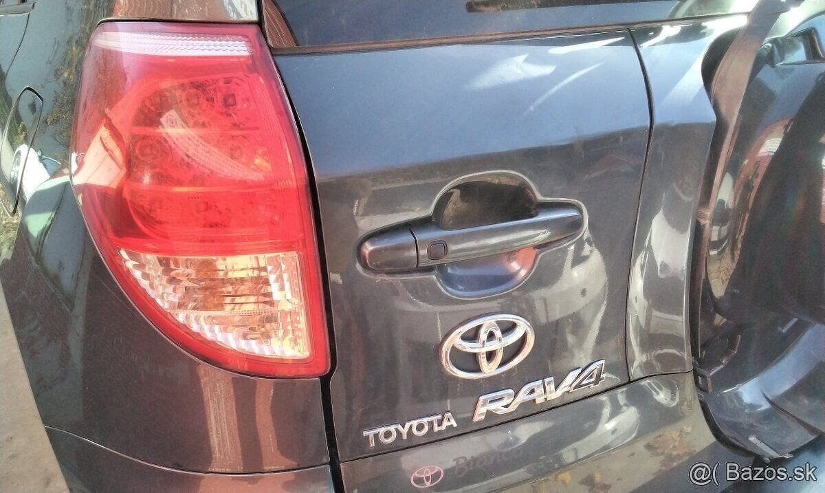 TOYOTA RAV4 2.2 D-4D 2006 100KW predám DVERE, PREVODOVKA